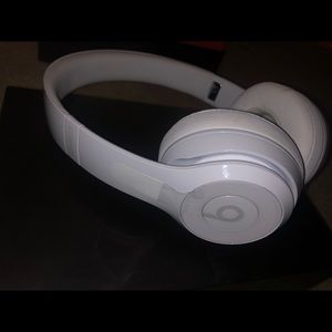 Beats solo 3 wireless headphones
